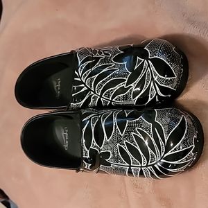 Dansko size EU 39 floral print professional clogs